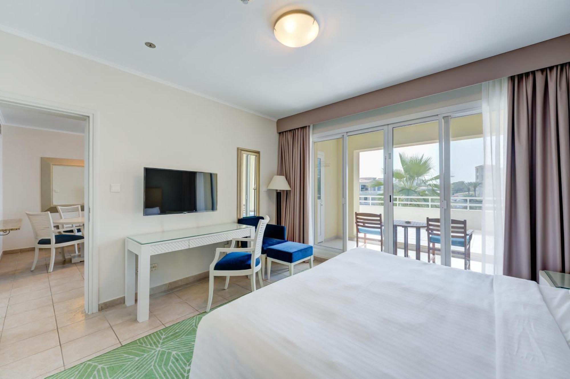 Millennium Lakeview Hotel Formerly Copthorne Lakeview Hotel Dubai Exterior foto